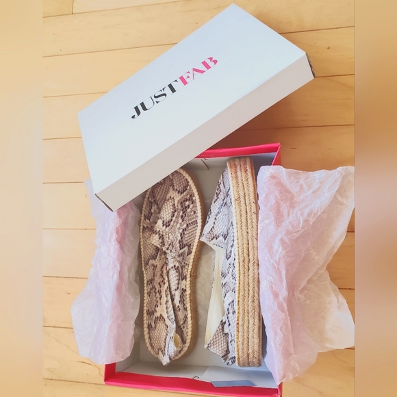 2 for 1 JustFab Loafers Snake skin look brand new in box - Picture 15 of 16